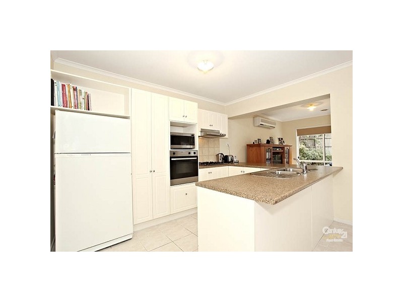 17 Kingsland Close, Dingley Village VIC 3172