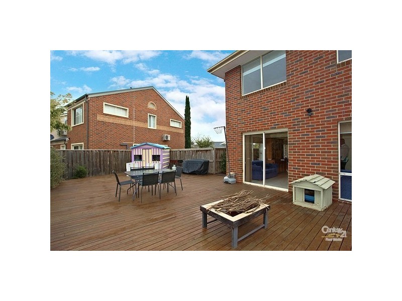 17 Kingsland Close, Dingley Village VIC 3172