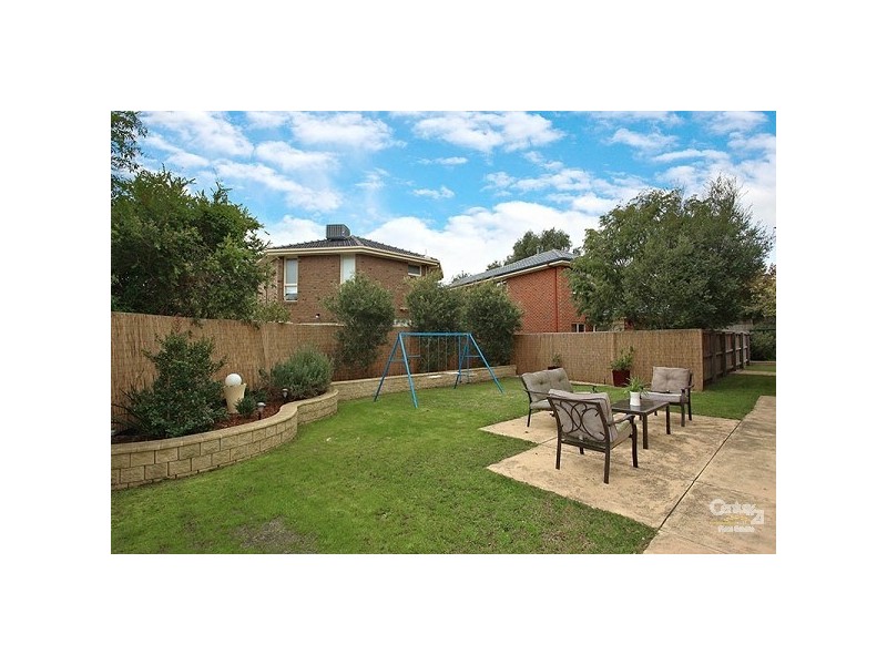 17 Kingsland Close, Dingley Village VIC 3172