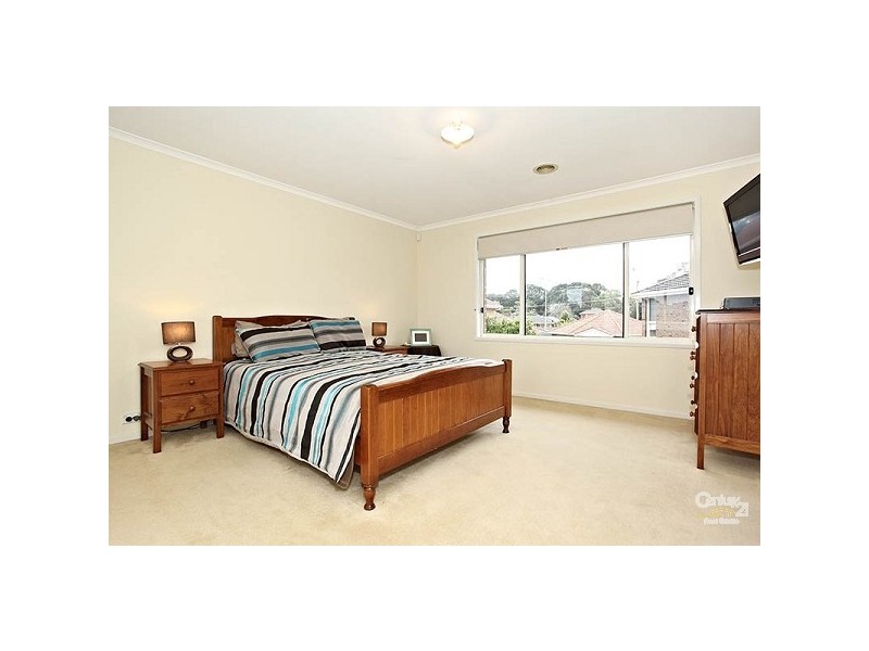 17 Kingsland Close, Dingley Village VIC 3172