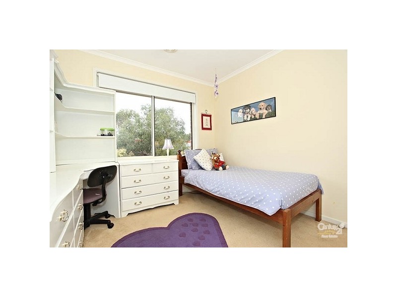 17 Kingsland Close, Dingley Village VIC 3172