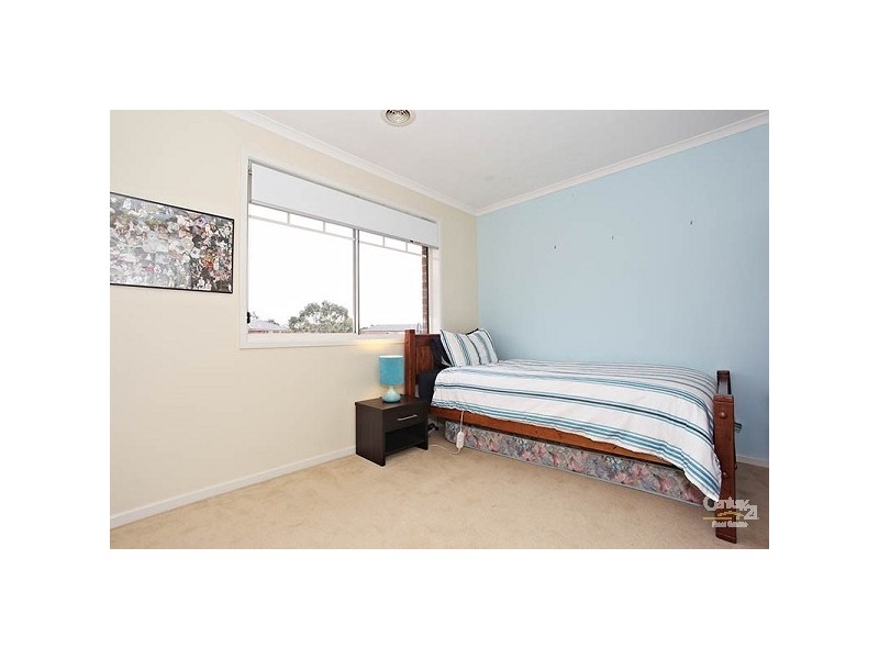 17 Kingsland Close, Dingley Village VIC 3172