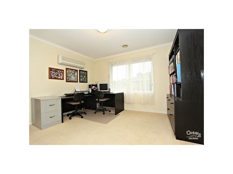 17 Kingsland Close, Dingley Village VIC 3172