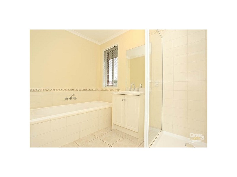 17 Kingsland Close, Dingley Village VIC 3172