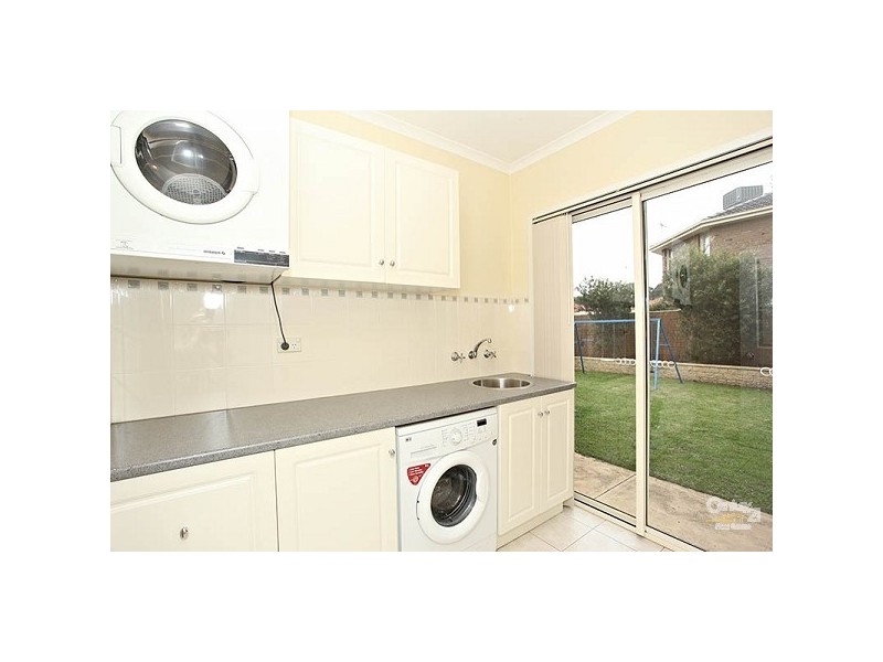 17 Kingsland Close, Dingley Village VIC 3172