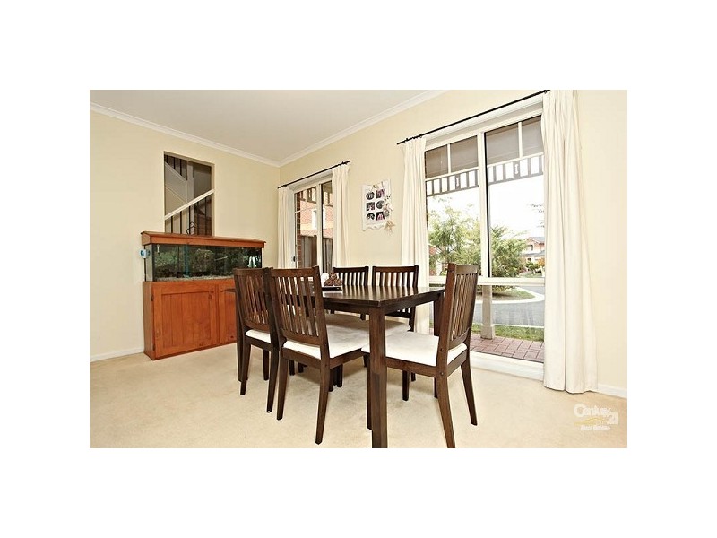 17 Kingsland Close, Dingley Village VIC 3172