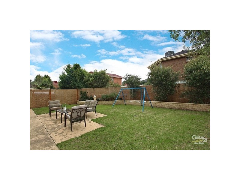 17 Kingsland Close, Dingley Village VIC 3172