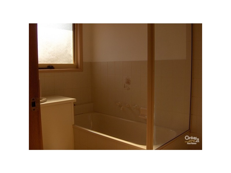 4 Lauren Close, Dingley Village VIC 3172