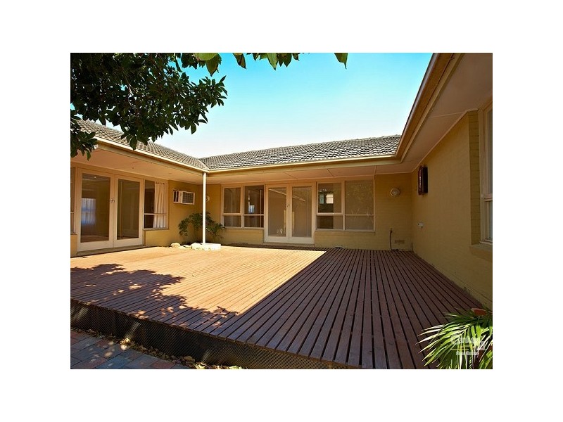 18 Pauline Avenue, Dingley Village VIC 3172