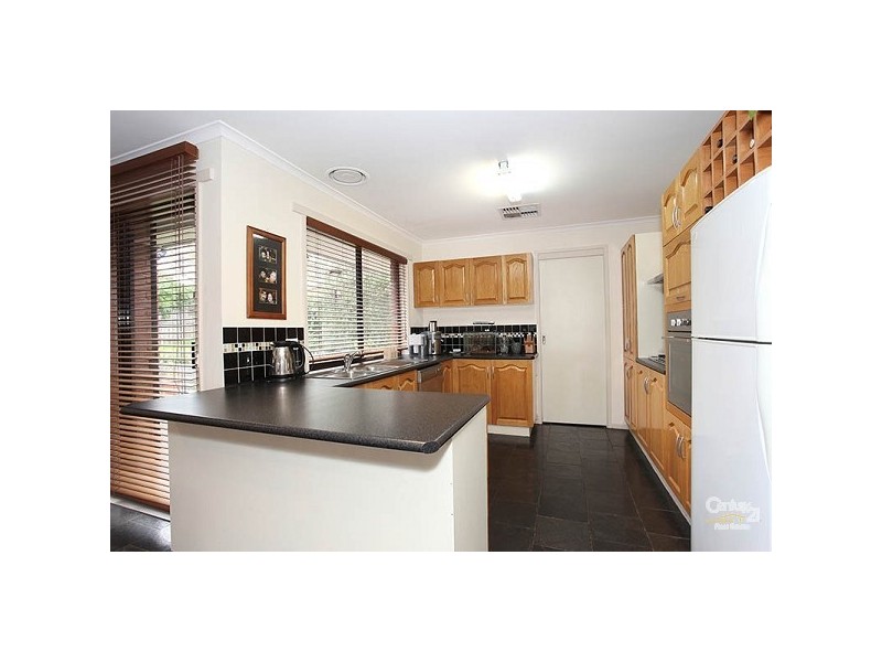 12 Wyndarra Crescent, Dingley Village VIC 3172