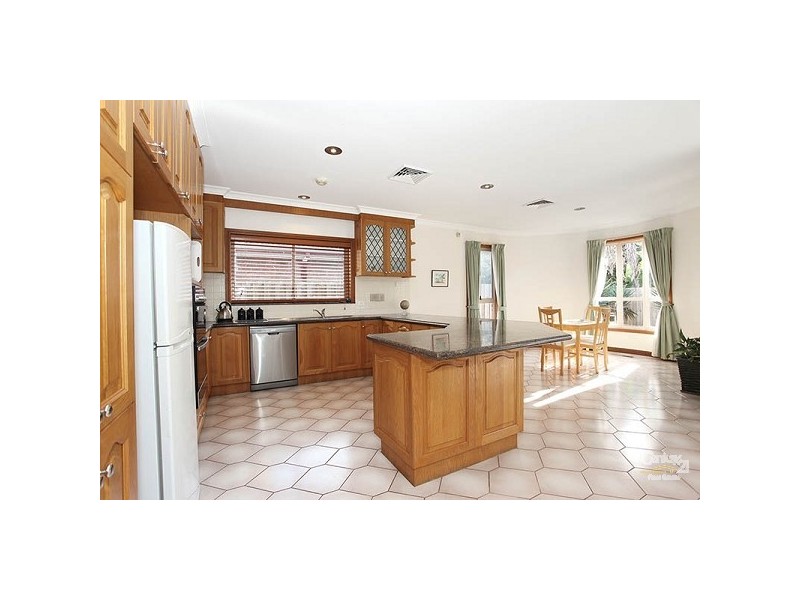 7 Lakeland Court, Dingley Village VIC 3172
