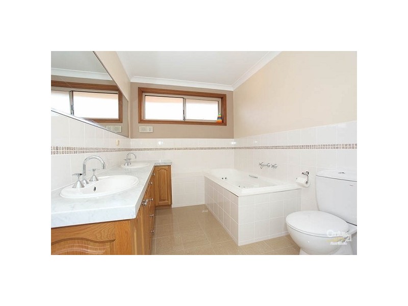 7 Lakeland Court, Dingley Village VIC 3172