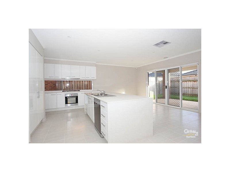 16 Marga Place, Keysborough VIC 3173