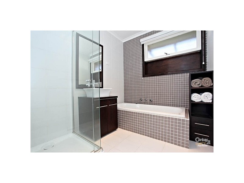 4 St Marks Close, Dingley Village VIC 3172