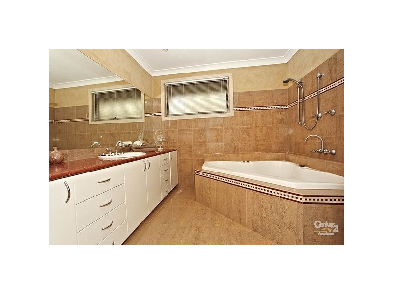 28 Sandleford Place, Dingley Village VIC 3172