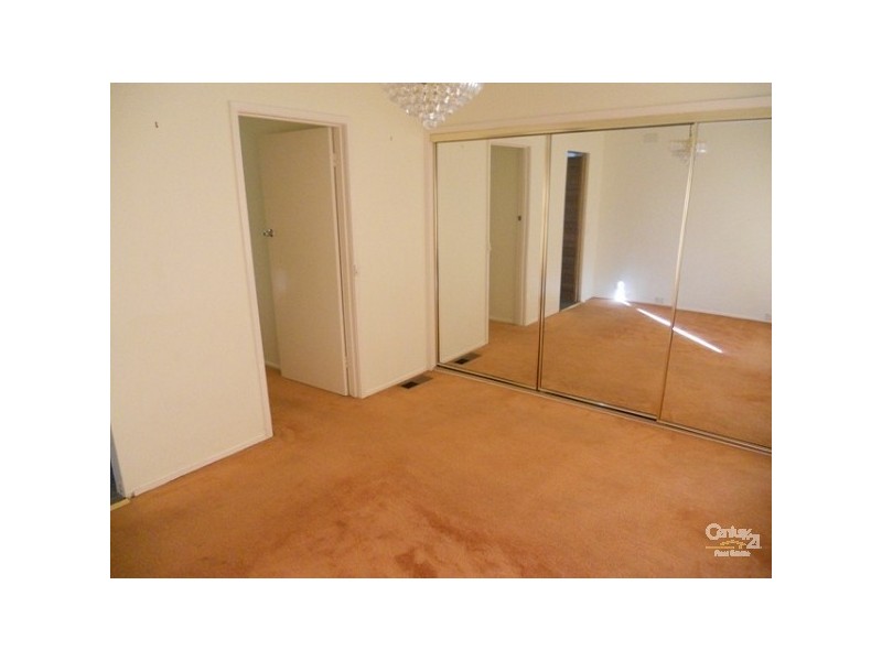 8 Campbell Grove, Dingley Village VIC 3172