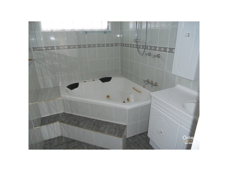 8 Campbell Grove, Dingley Village VIC 3172