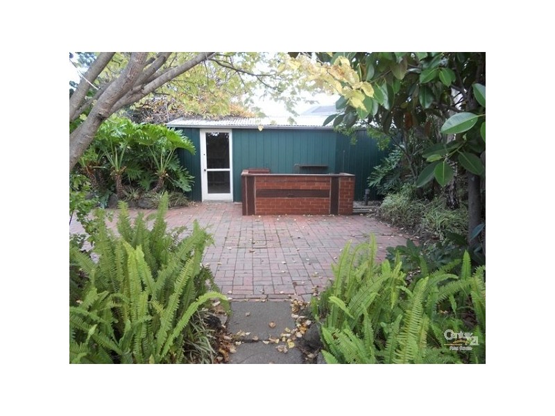 8 Campbell Grove, Dingley Village VIC 3172