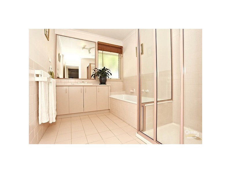 12 Oploo Court, Dingley Village VIC 3172