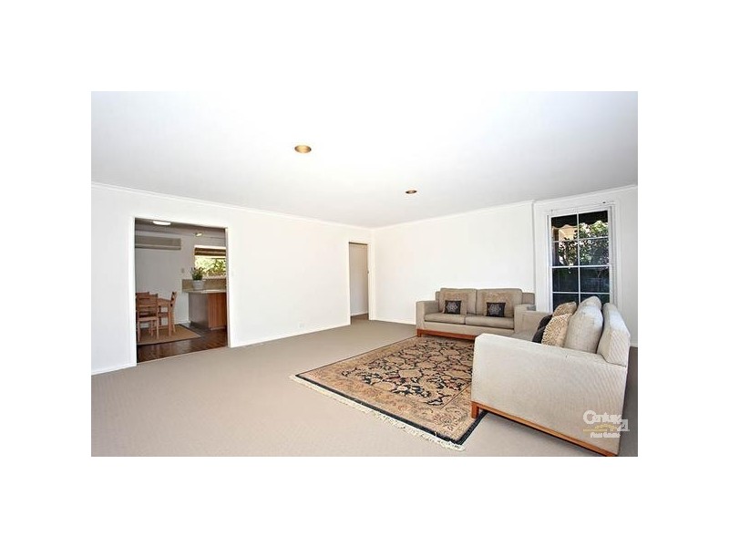 8 Rhoda Street, Dingley Village VIC 3172