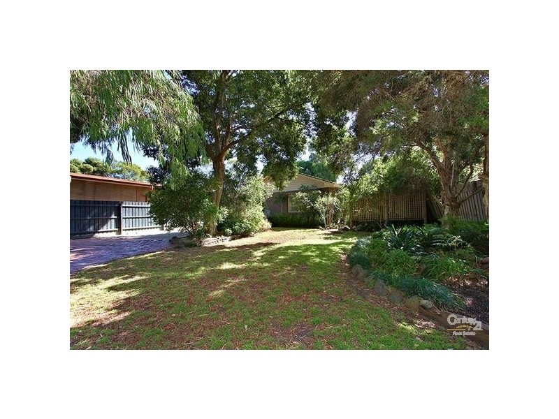 8 Rhoda Street, Dingley Village VIC 3172