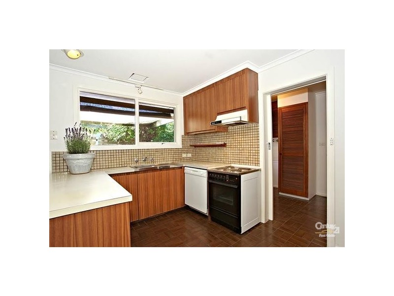 8 Rhoda Street, Dingley Village VIC 3172