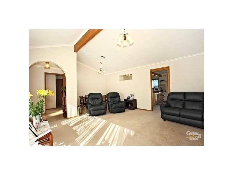 16 Lauren Close, Dingley Village VIC 3172