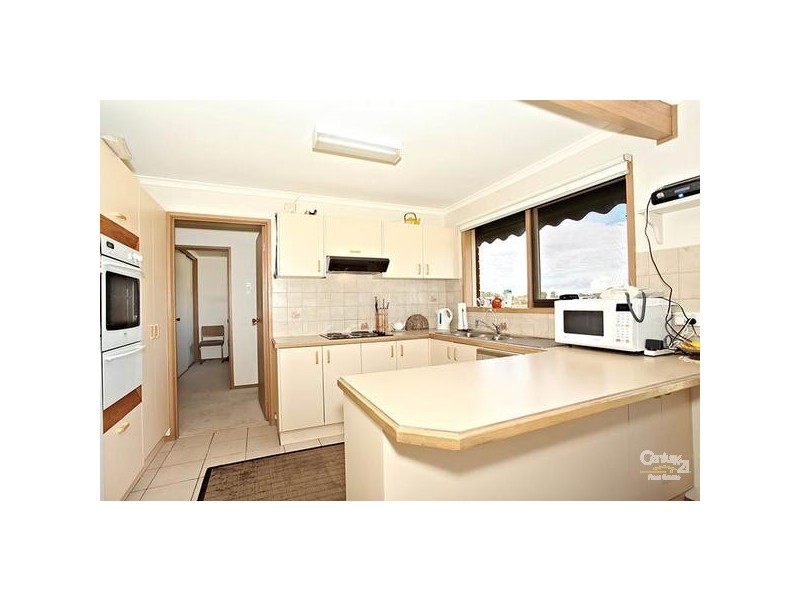 16 Lauren Close, Dingley Village VIC 3172