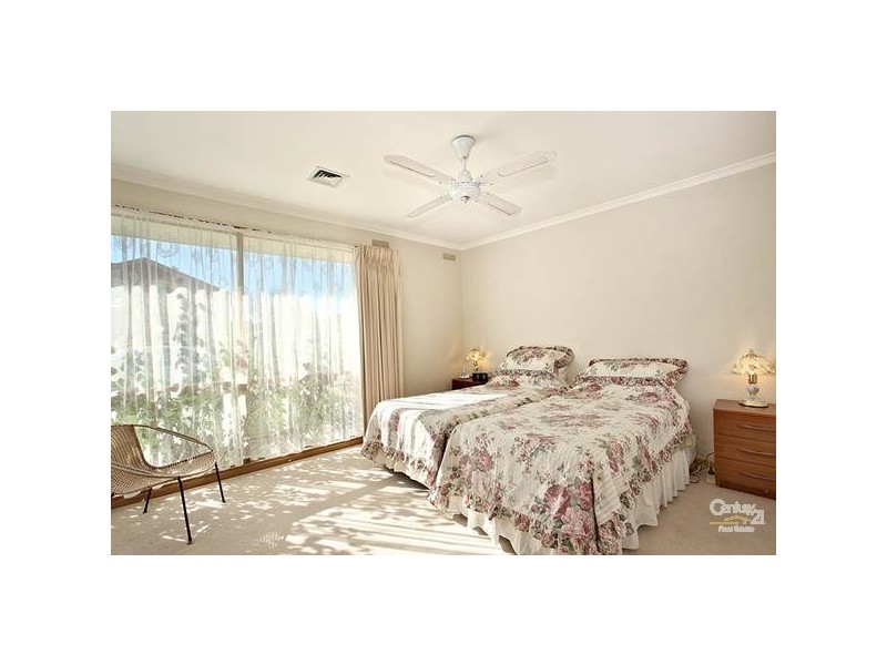 16 Lauren Close, Dingley Village VIC 3172