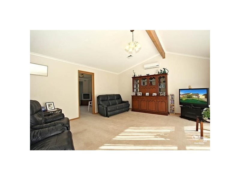 16 Lauren Close, Dingley Village VIC 3172