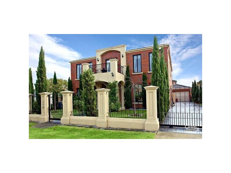 1 Robina Court, Dingley Village VIC 3172