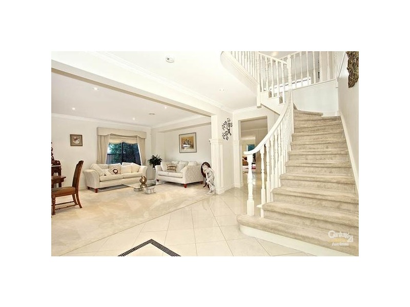 1 Robina Court, Dingley Village VIC 3172