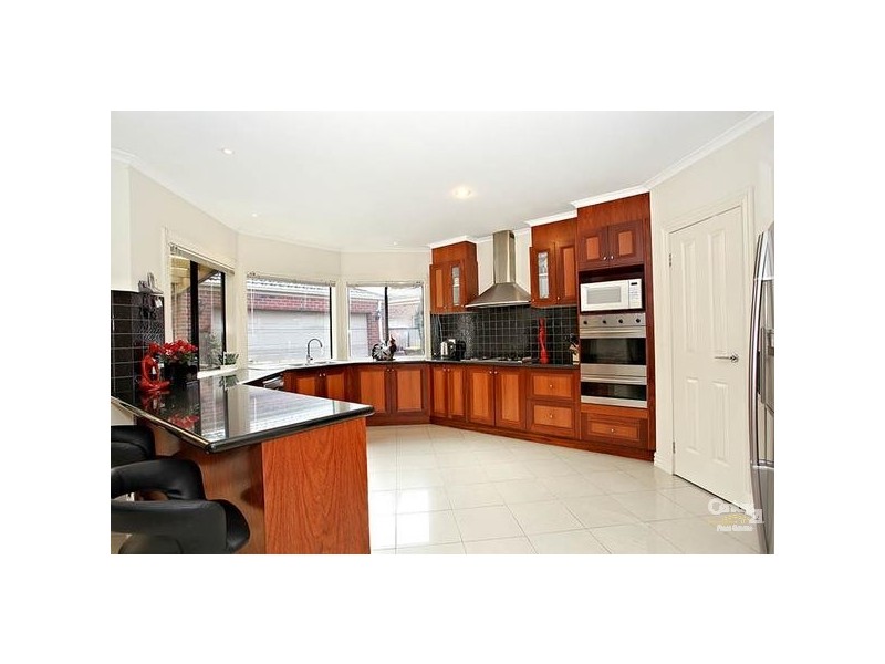 1 Robina Court, Dingley Village VIC 3172