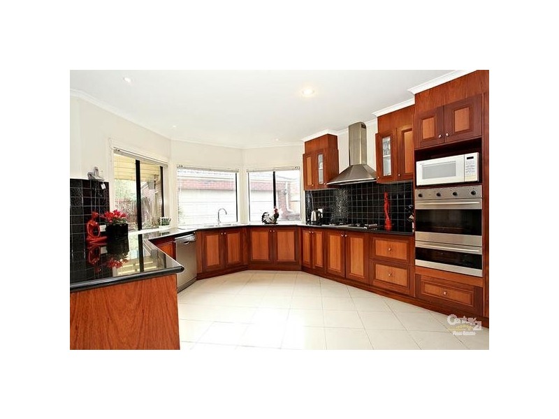 1 Robina Court, Dingley Village VIC 3172