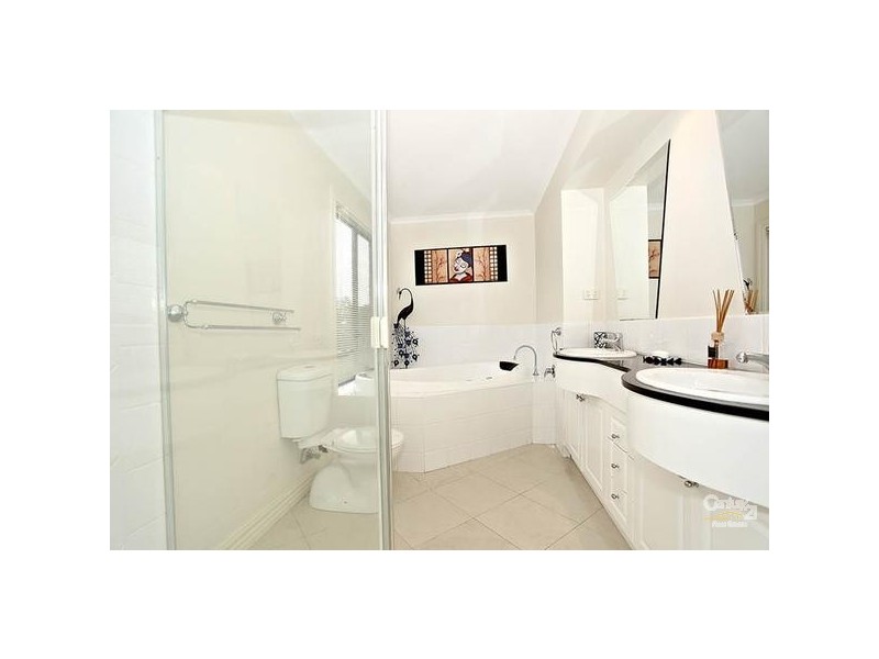 1 Robina Court, Dingley Village VIC 3172