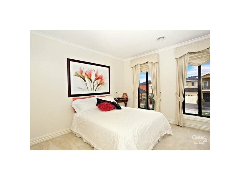 1 Robina Court, Dingley Village VIC 3172