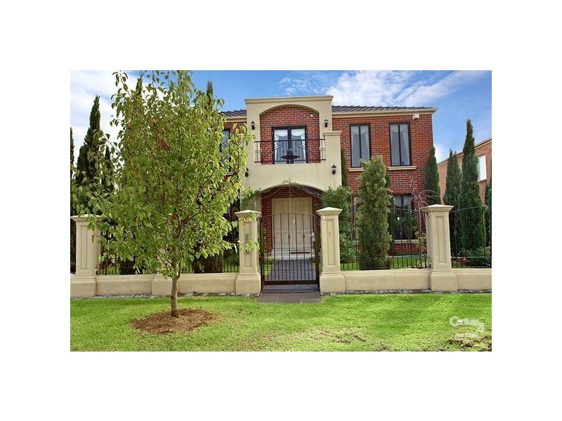 1 Robina Court, Dingley Village VIC 3172