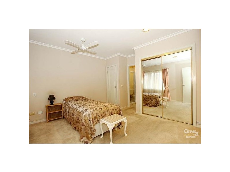 Unit 4, 2-4 Greenview Close, Dingley Village VIC 3172