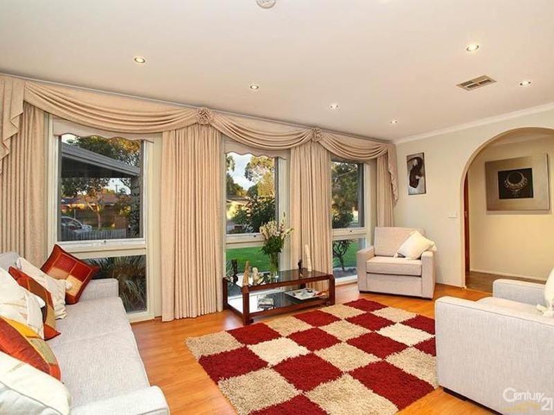 10 Casco Place, Dingley Village VIC 3172