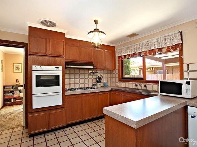 9 Holland Avenue, Dingley Village VIC 3172