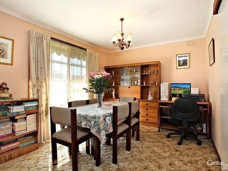 9 Holland Avenue, Dingley Village VIC 3172