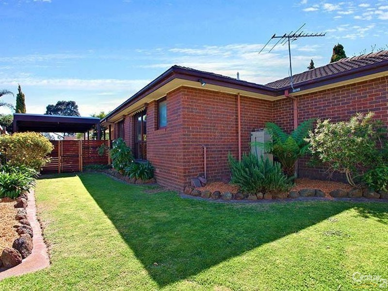9 Holland Avenue, Dingley Village VIC 3172