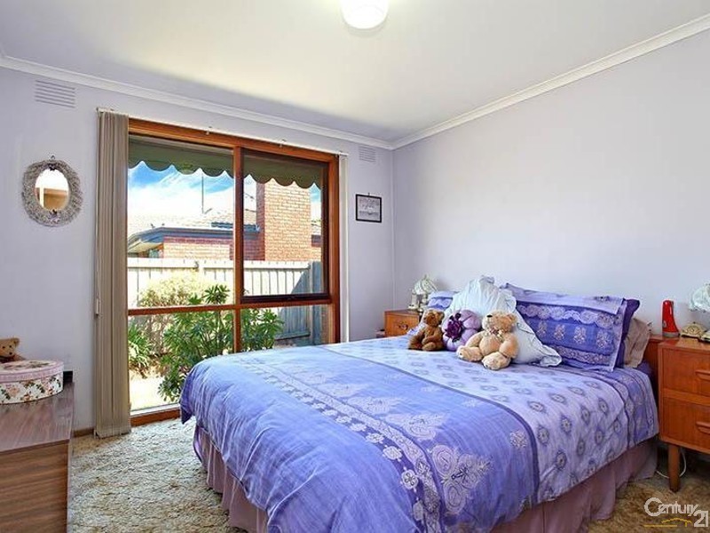 9 Holland Avenue, Dingley Village VIC 3172