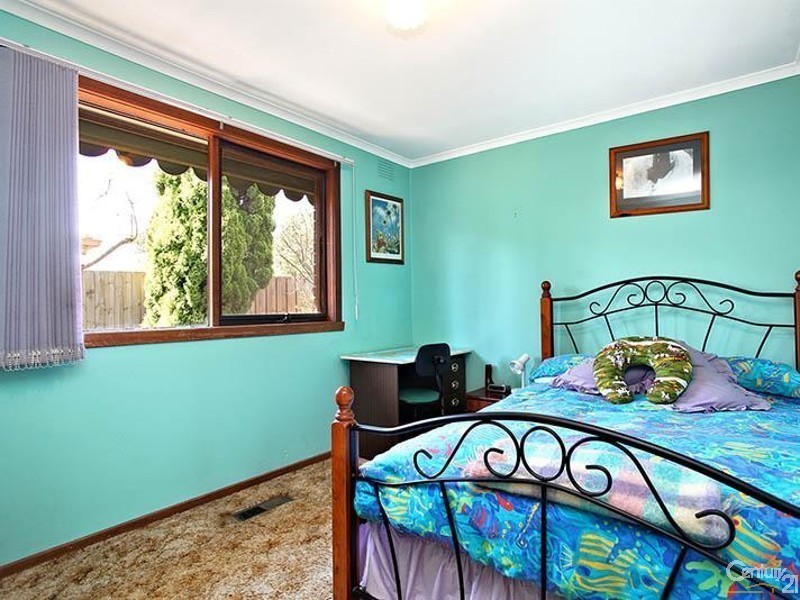 9 Holland Avenue, Dingley Village VIC 3172
