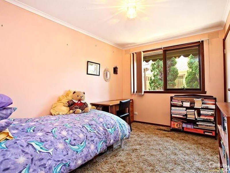 9 Holland Avenue, Dingley Village VIC 3172