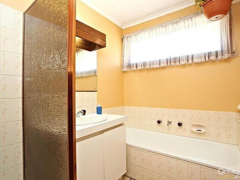 9 Holland Avenue, Dingley Village VIC 3172