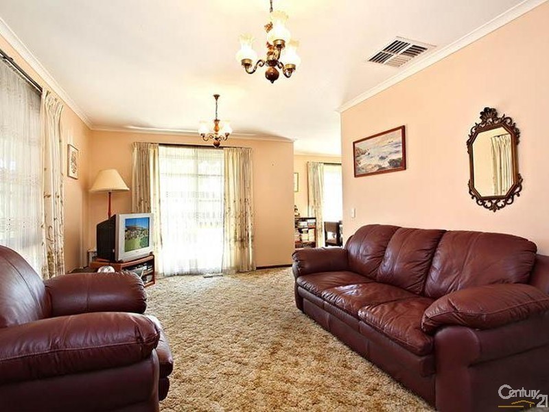 9 Holland Avenue, Dingley Village VIC 3172