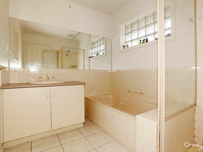 2/10 Willowglen Court, Dingley Village VIC 3172