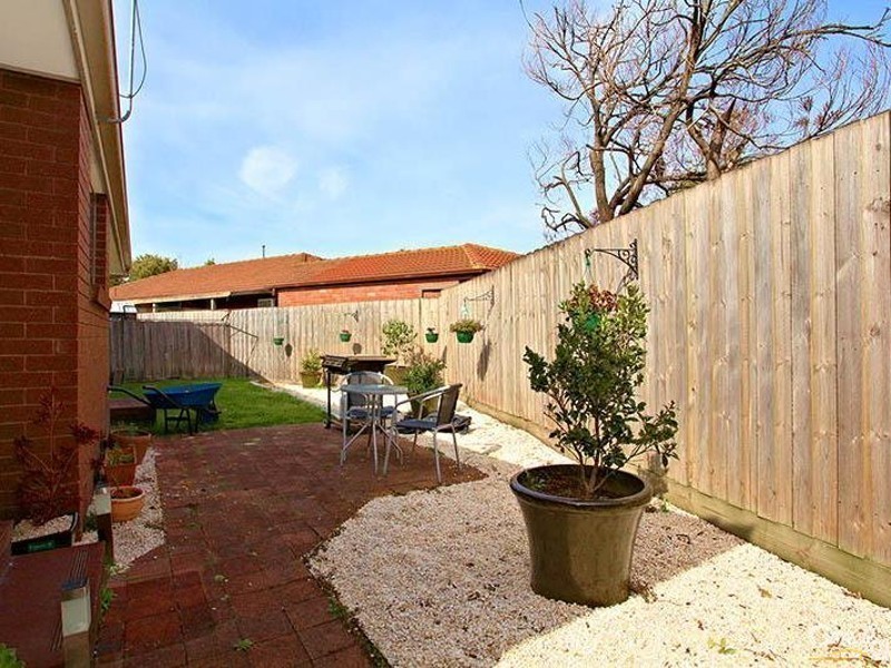 2/10 Willowglen Court, Dingley Village VIC 3172