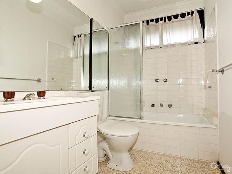 8 Manuela Court, Dingley Village VIC 3172